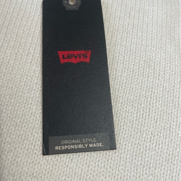 NWT Levi’s Sweater - Picture 7 of 7